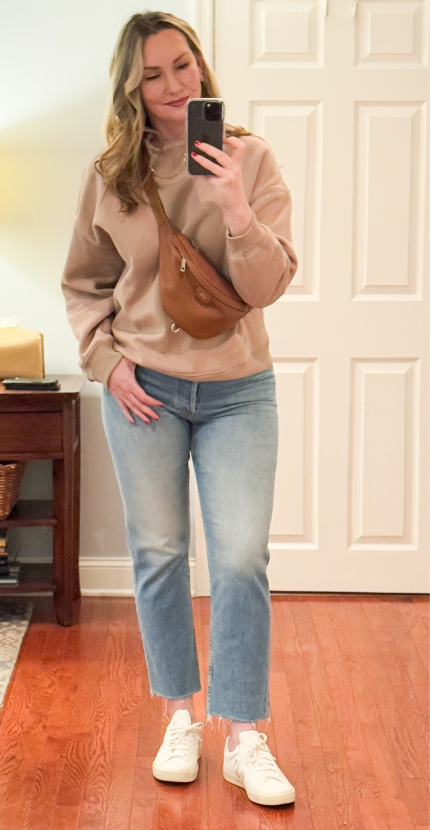 Oversized Sweatshirt and jeans outfit over 40