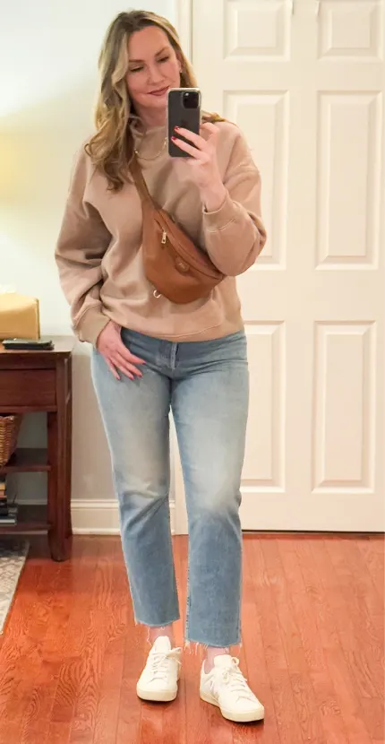 Oversized Sweatshirt and jeans outfit over 40 Oversized Sweatshirt and jeans outfit over 40
